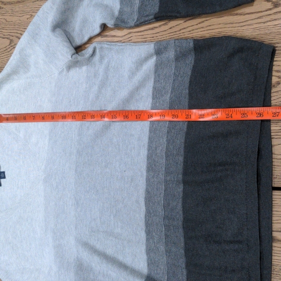 New Tommy Hilfiger v neck gradiant sweater XL - Picture 6 of 7